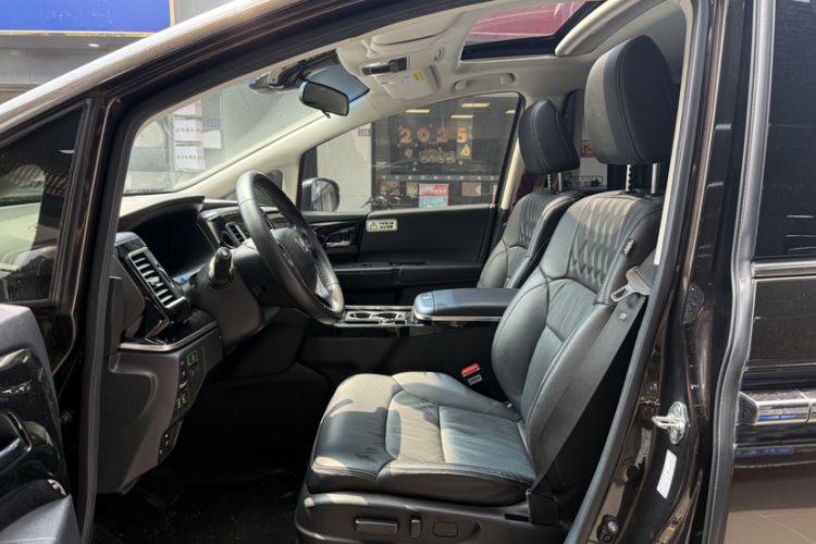 Used Honda Elysion 2019 2.0L Hybrid Luxury Edition Interior 3
