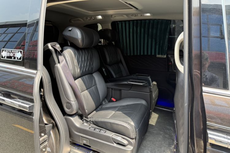 Used Honda Elysion 2019 2.0L Hybrid Luxury Edition Interior 4
