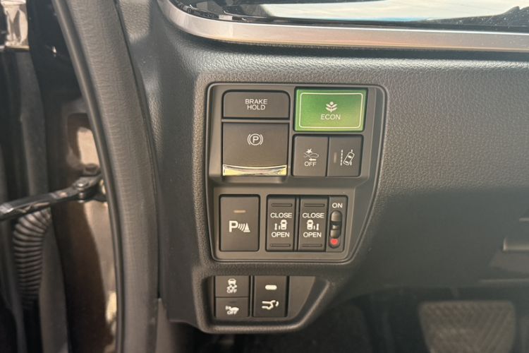 Used Honda Elysion 2019 2.0L Hybrid Luxury Edition Interior 6