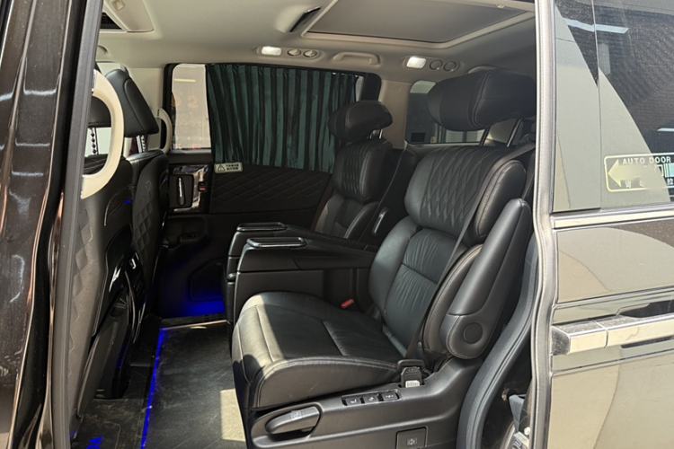 Used Honda Elysion 2019 2.0L Hybrid Luxury Edition Interior 8