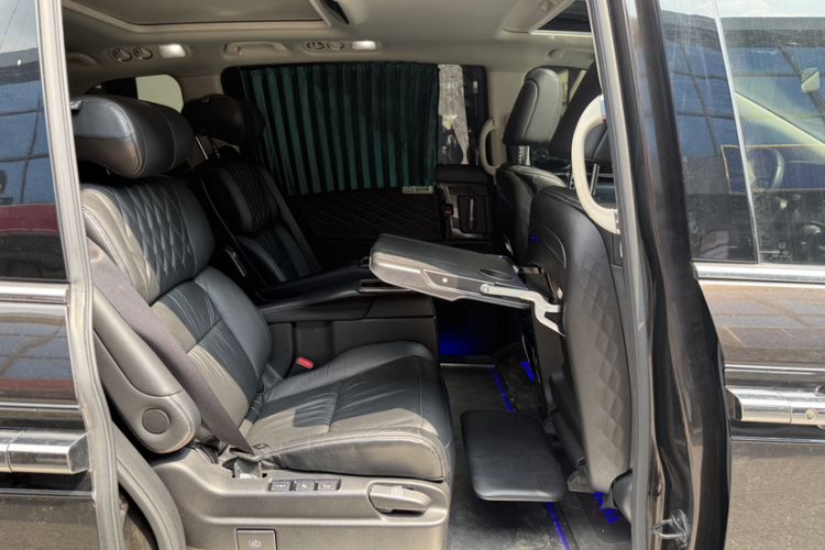 Used Honda Elysion 2019 2.0L Hybrid Luxury Edition Interior 9
