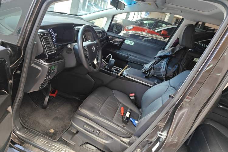 Used Honda Elysion 2019 2.0L Hybrid Luxury Edition Left Front Seat