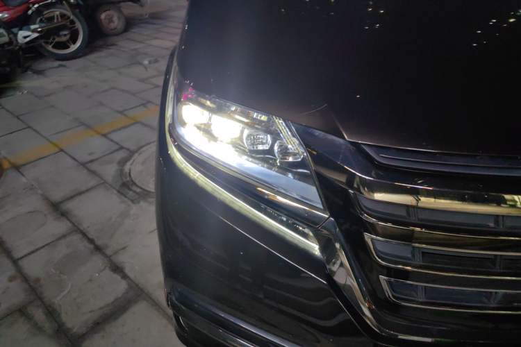 Used Honda Elysion 2019 2.0L Hybrid Luxury Edition Right Front Headlight