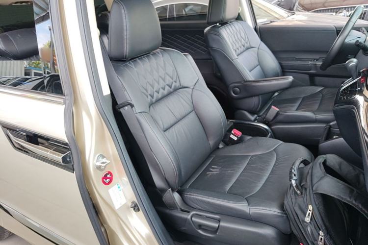 Used Honda Elysion 2019 2.0L Hybrid Luxury Edition Right Front Seat