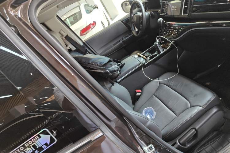 Used Honda Elysion 2019 2.0L Hybrid Luxury Edition Right Front Seat