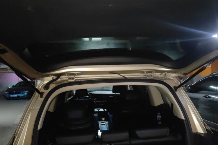 Used Honda Elysion 2019 2.0L Hybrid Luxury Edition Trunk