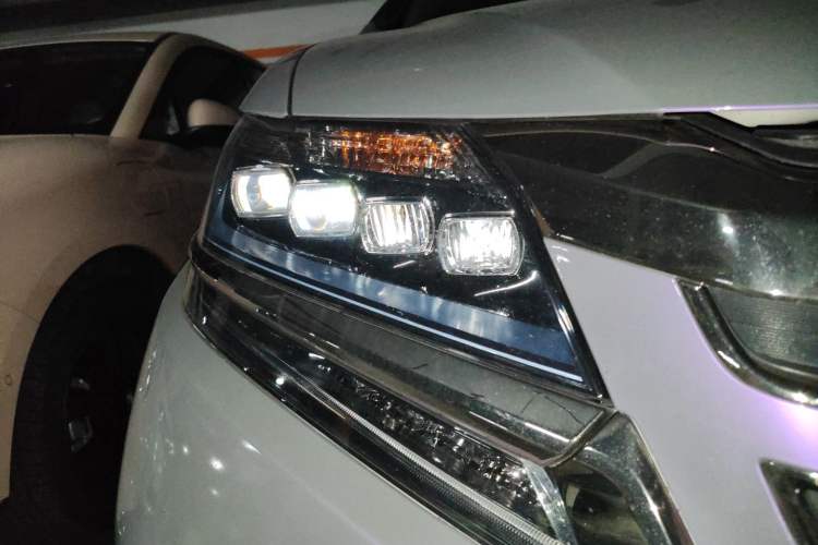 Used Honda Elysion 2019 2.0L Hybrid Luxury Edition Right Front Headlight
