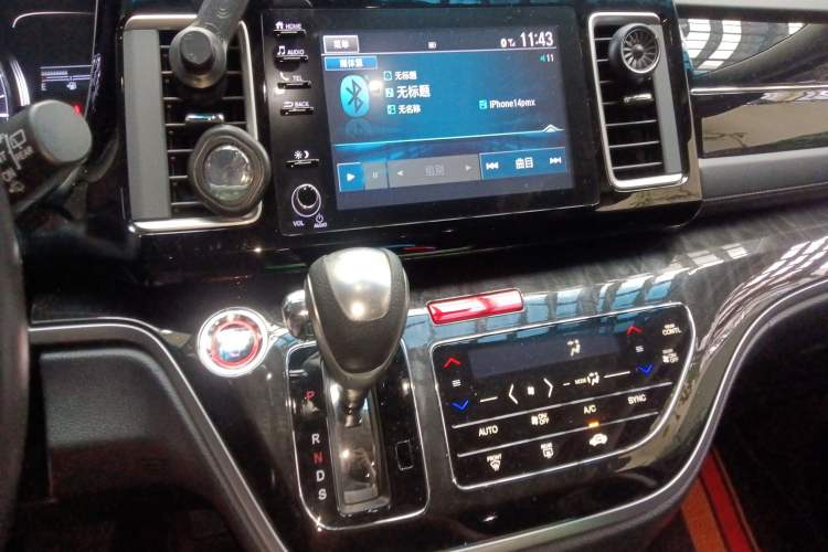 Used Honda Elysion 2019 2.0L Hybrid Luxury Edition Audio And AC Panel