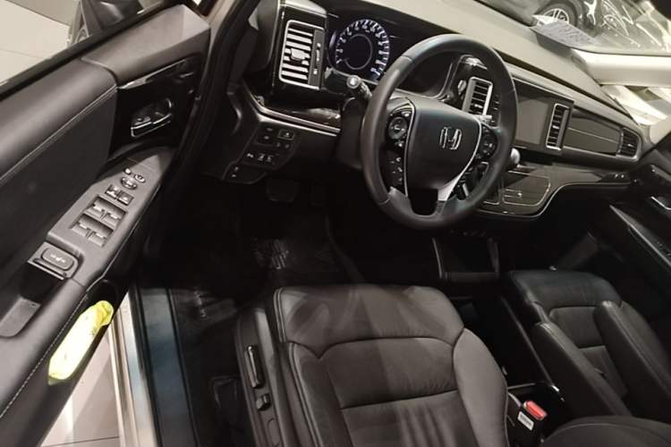 Used Honda Elysion 2019 2.0L Hybrid Luxury Edition Driver Seat