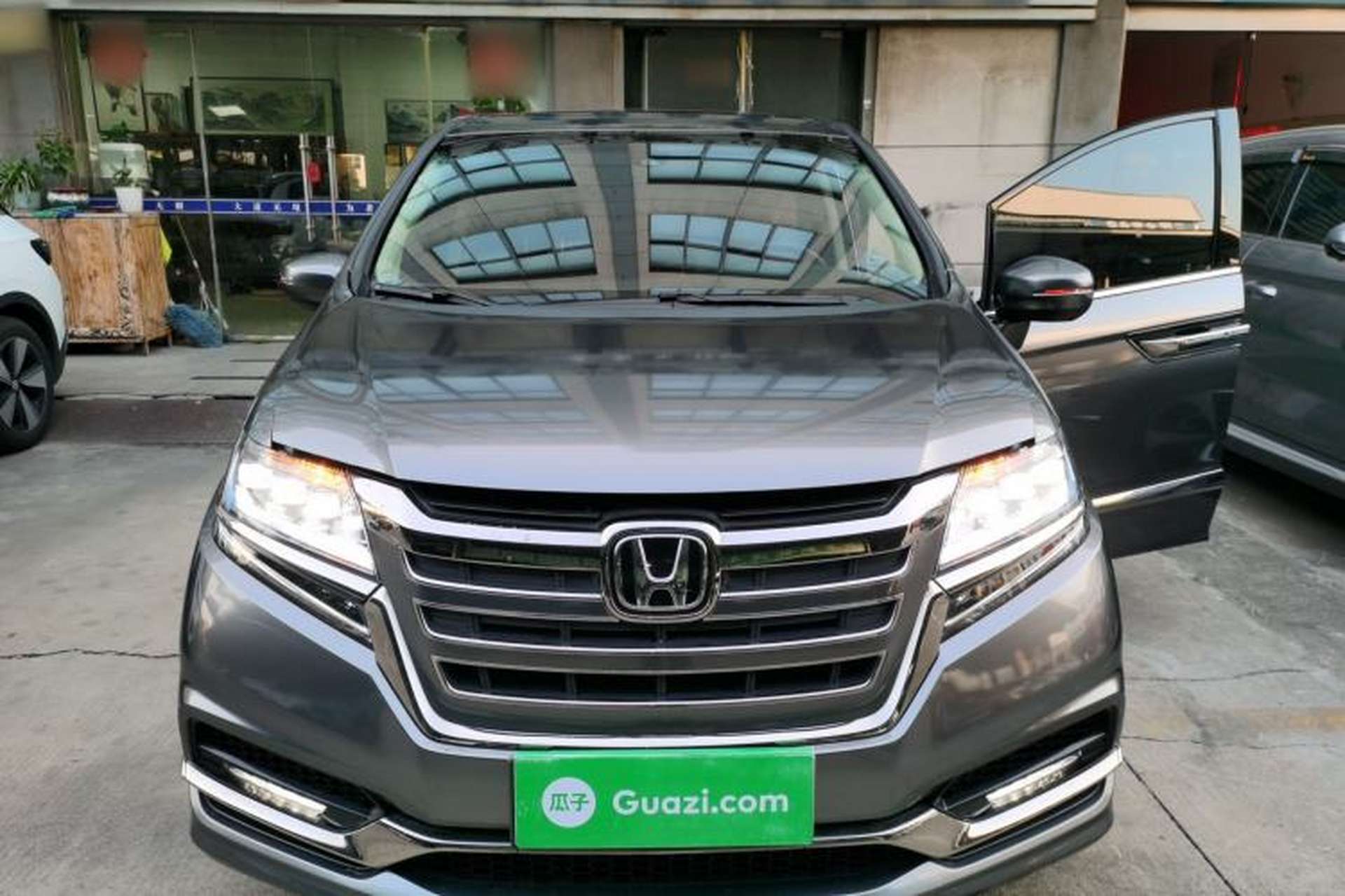 Used Honda Elysion 2019 2.0L Hybrid Luxury Edition Exterior 1