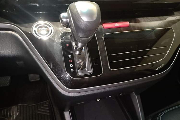 Used Honda Elysion 2019 2.0L Hybrid Luxury Edition Gear Lever