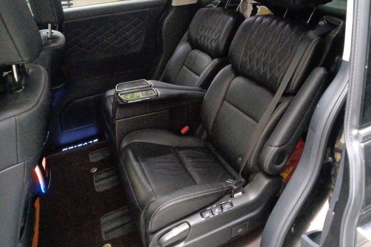 Used Honda Elysion 2019 2.0L Hybrid Luxury Edition Interior 4
