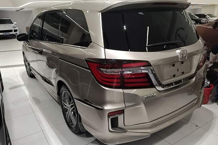 Used Honda Elysion 2019 2.0L Hybrid Luxury Edition Rear Left 45 Deg