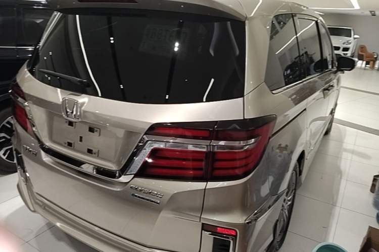 Used Honda Elysion 2019 2.0L Hybrid Luxury Edition Rear Right 45 Deg