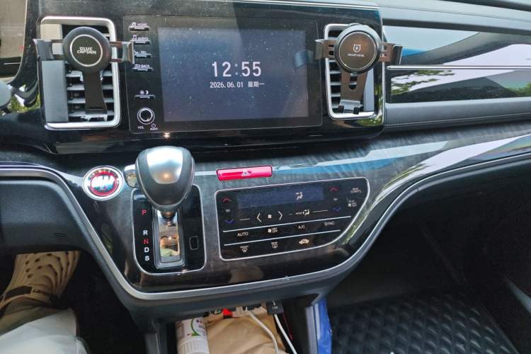 Used Honda Elysion 2019 2.0L Hybrid Comfort Edition Audio And AC Panel