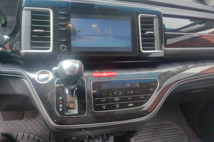Used Honda Elysion 2019 2.0L Hybrid Luxury Edition Audio And AC Panel