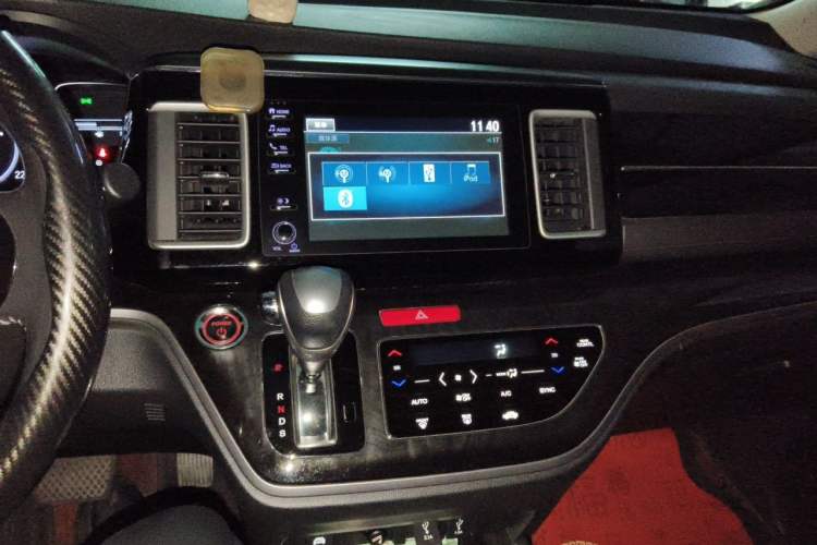 Used Honda Elysion 2019 2.0L Hybrid Luxury Edition Audio And AC Panel