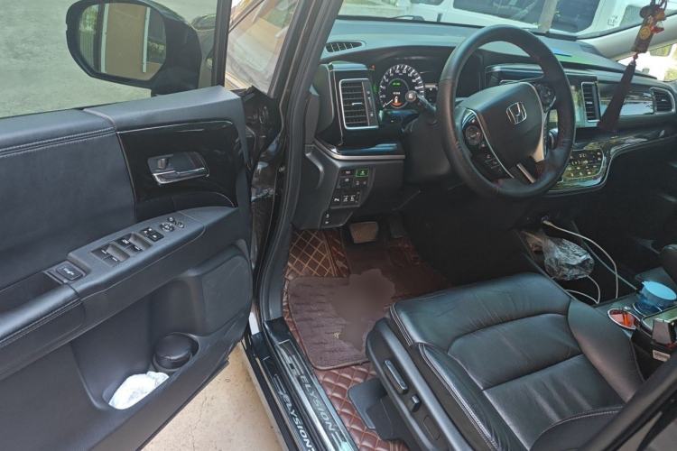 Used Honda Elysion 2019 2.0L Hybrid Luxury Edition Driver Seat