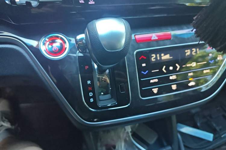 Used Honda Elysion 2019 2.0L Hybrid Luxury Edition Gear Lever