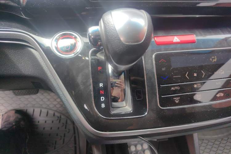 Used Honda Elysion 2019 2.0L Hybrid Luxury Edition Gear Lever