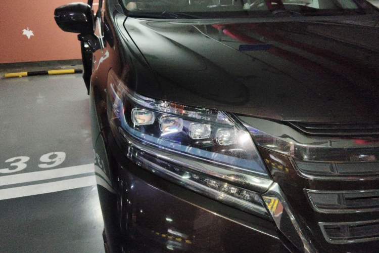Used Honda Elysion 2019 2.0L Hybrid Luxury Edition Right Front Headlight