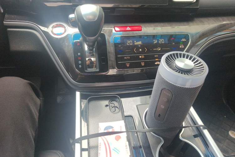 Used Honda Elysion 2019 2.0L Hybrid Luxury Edition Audio And AC Panel