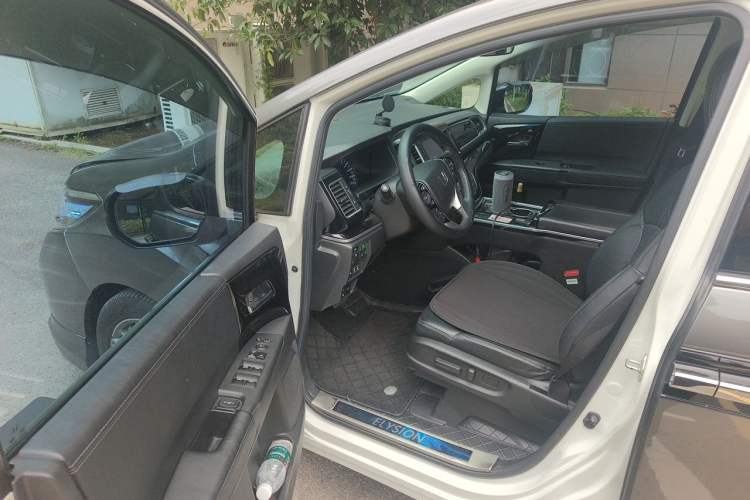 Used Honda Elysion 2019 2.0L Hybrid Luxury Edition Driver Seat