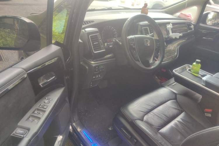 Used Honda Elysion 2019 2.0L Hybrid Luxury Edition Driver Seat