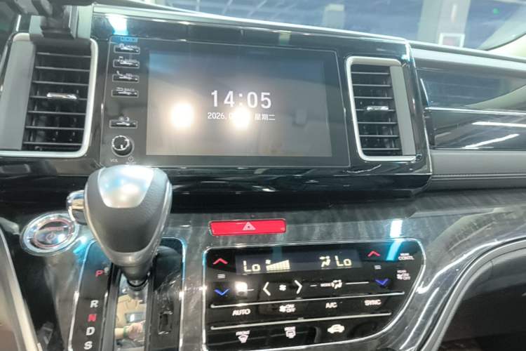 Used Honda Elysion 2019 2.0L Hybrid Comfort Edition Audio And AC Panel