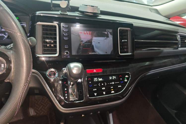 Used Honda Elysion 2019 2.0L Hybrid Luxury Edition Audio And AC Panel