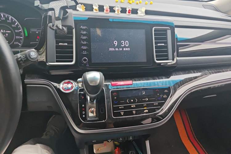Used Honda Elysion 2019 2.0L Hybrid Supreme Edition Audio And AC Panel