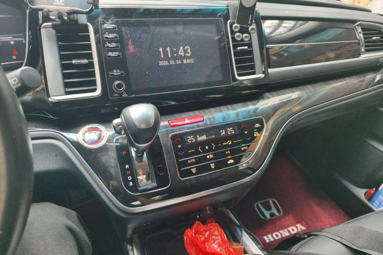 Used Honda Elysion 2019 2.0L Hybrid Luxury Edition Audio And AC Panel