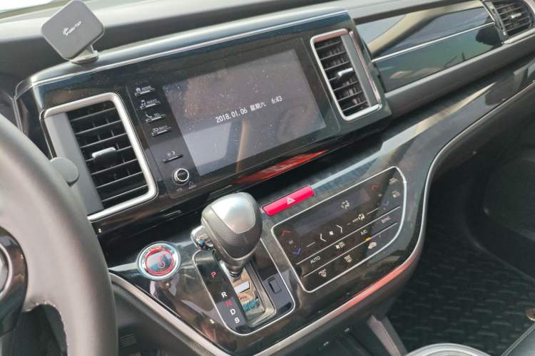 Used Honda Elysion 2019 2.0L Hybrid Luxury Edition Audio And AC Panel