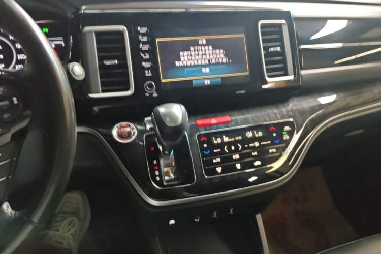 Used Honda Elysion 2019 2.0L Hybrid Supreme Edition Audio And AC Panel