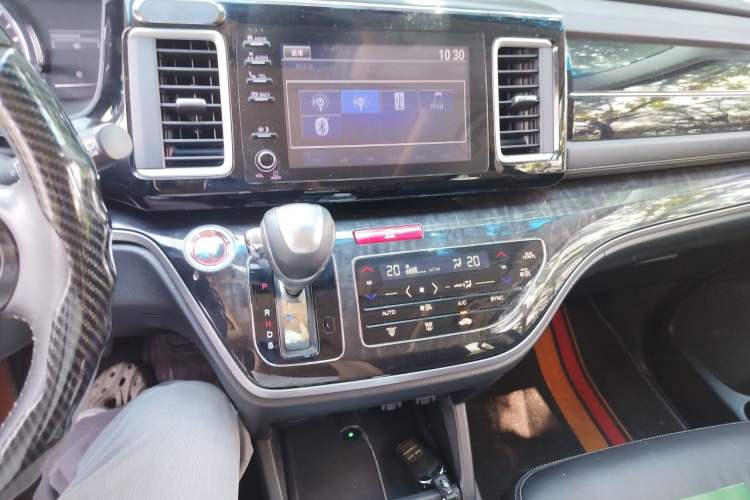Used Honda Elysion 2019 2.0L Hybrid Luxury Edition Audio And AC Panel