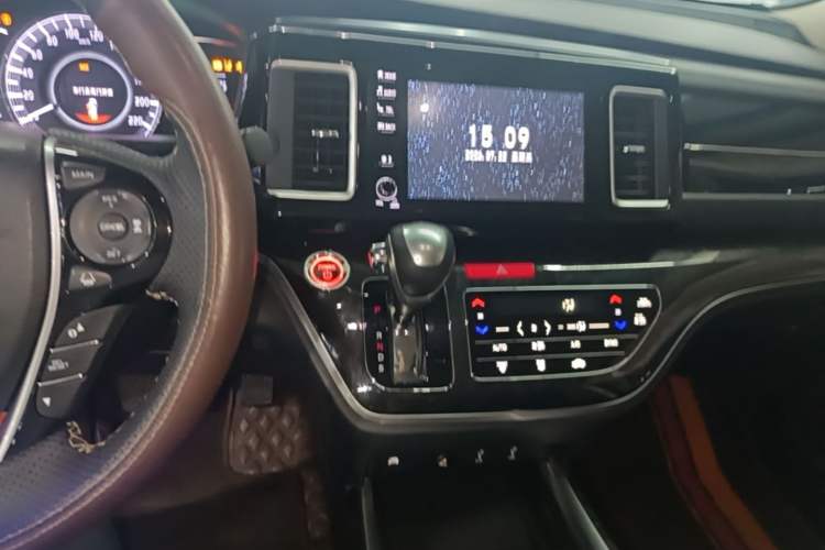Used Honda Elysion 2019 2.0L Hybrid Luxury Edition Audio And AC Panel
