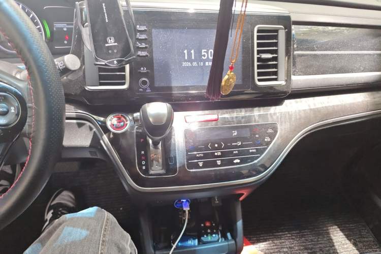 Used Honda Elysion 2019 2.0L Hybrid Luxury Edition Audio And AC Panel
