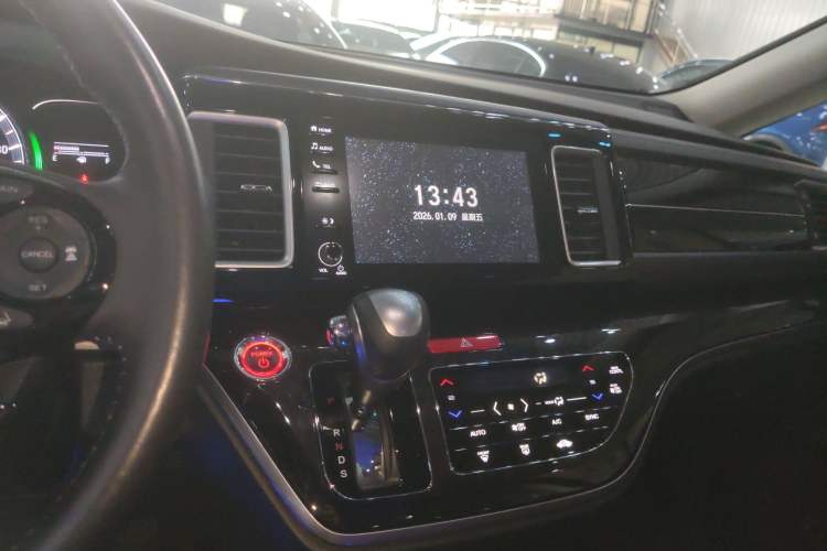 Used Honda Elysion 2019 2.0L Hybrid Luxury Edition Audio And AC Panel