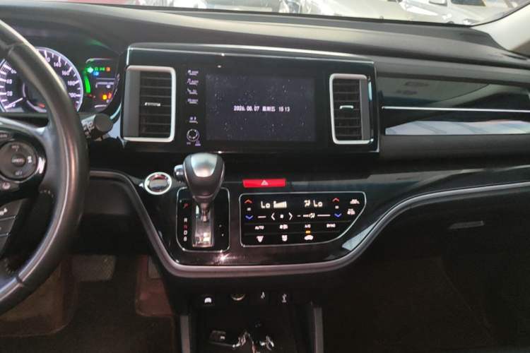 Used Honda Elysion 2019 2.0L Hybrid Luxury Edition Audio And AC Panel