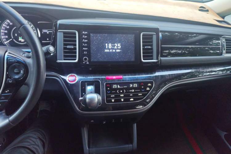 Used Honda Elysion 2019 2.0L Hybrid Supreme Edition Audio And AC Panel