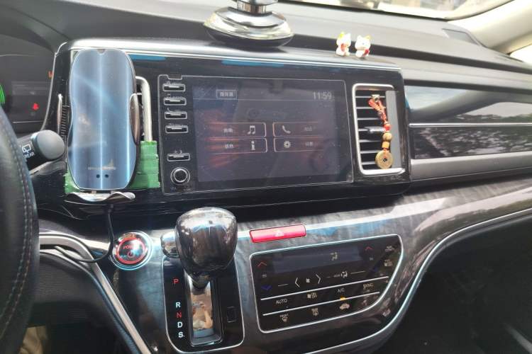 Used Honda Elysion 2019 2.0L Hybrid Luxury Edition Audio And AC Panel