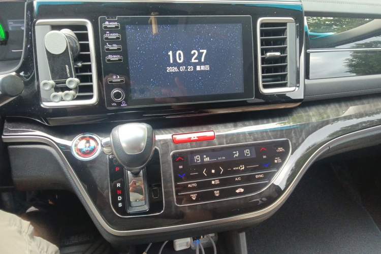 Used Honda Elysion 2019 2.0L Hybrid Luxury Edition Audio And AC Panel