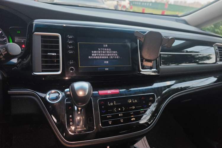 Used Honda Elysion 2019 2.0L Hybrid Luxury Edition Audio And AC Panel