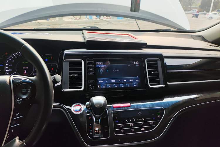 Used Honda Elysion 2019 2.0L Hybrid Luxury Edition Audio And AC Panel