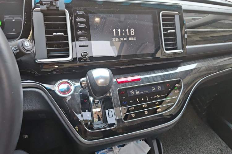 Used Honda Elysion 2019 2.0L Hybrid Supreme Edition Audio And AC Panel