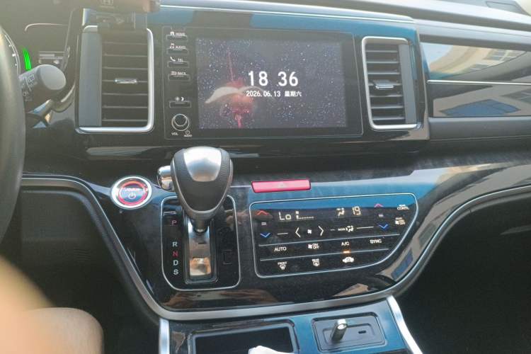 Used Honda Elysion 2019 2.0L Hybrid Luxury Edition Audio And AC Panel