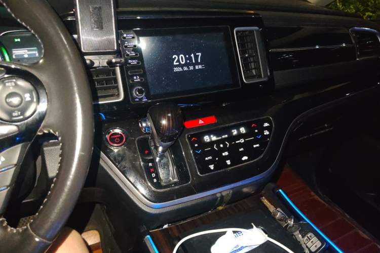 Used Honda Elysion 2019 2.0L Hybrid Luxury Edition Audio And AC Panel