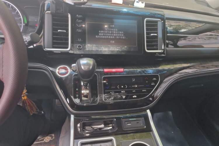 Used Honda Elysion 2019 2.0L Hybrid Supreme Edition Audio And AC Panel