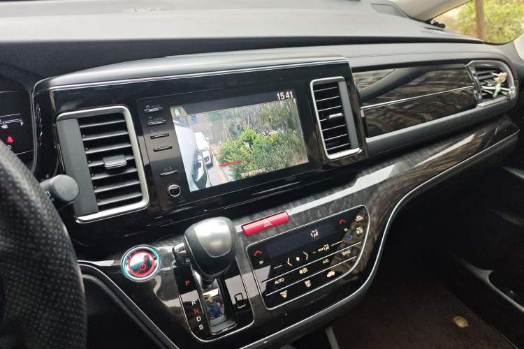 Used Honda Elysion 2019 2.0L Hybrid Luxury Edition Audio And AC Panel