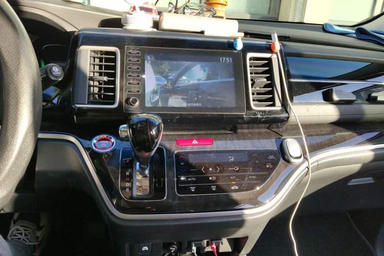 Used Honda Elysion 2019 2.0L Hybrid Supreme Edition Audio And AC Panel